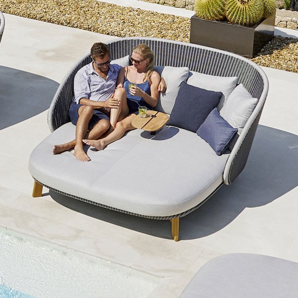PEACOCK Daybed - Cane-line Outdoor - WGU Design Collection